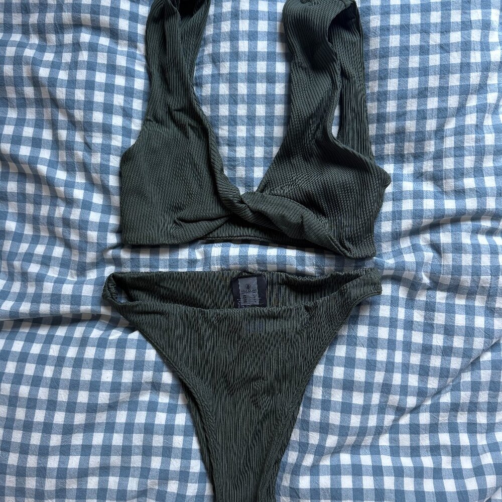 Set Active x Volcom Sandy Twist top and sandy classic bottom in deep sea